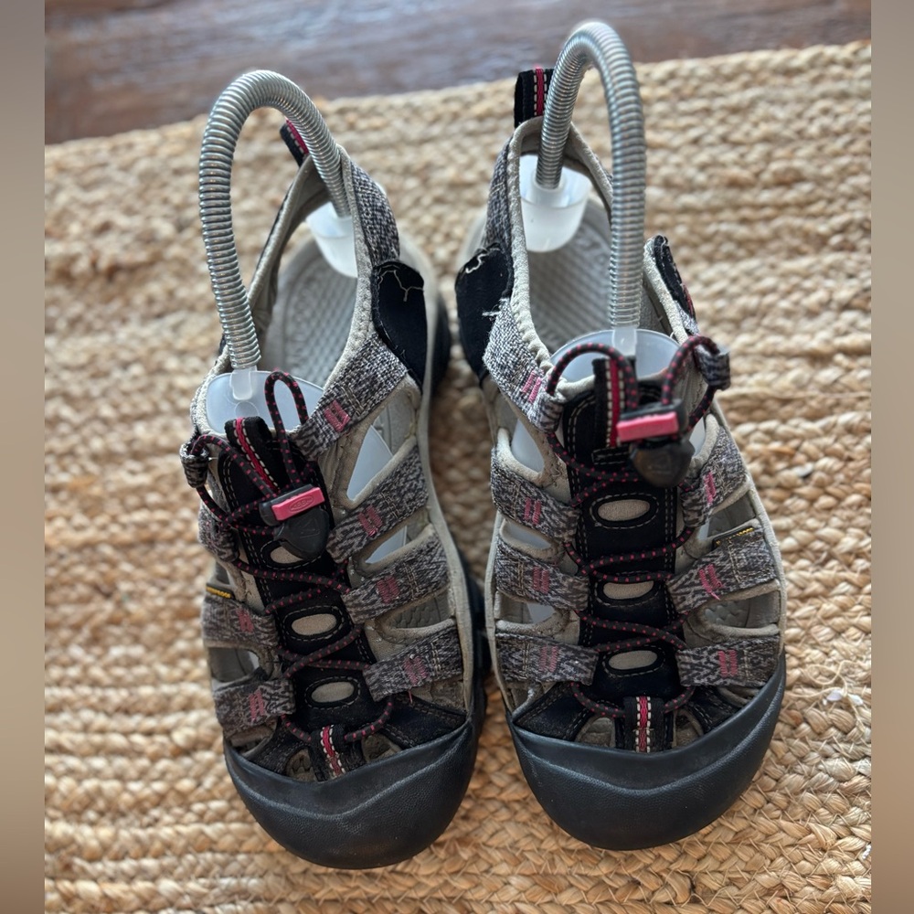 Keen Womens Newport H2 sandal, size 8, pink‎ and Grey